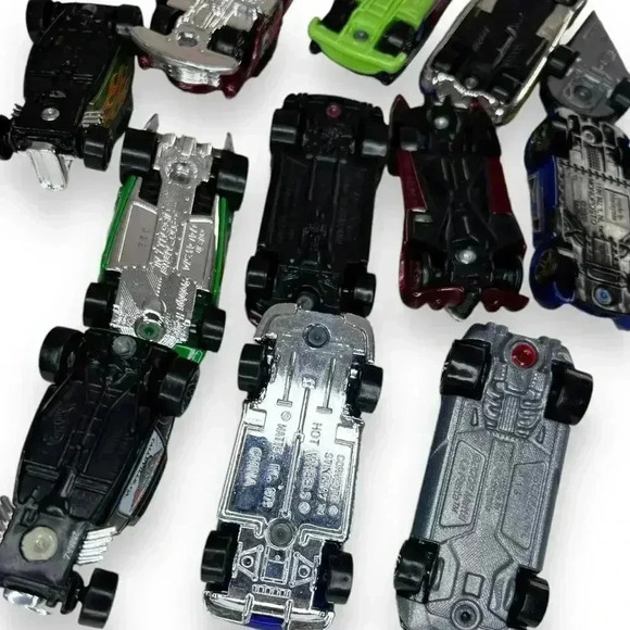 Hot Wheels Classic & Race Car Collection - Set of 16 Die-Cast Cars - Picture 9 of 13